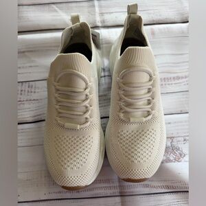 Women’s Skechers Sneakers - Memory Foam!